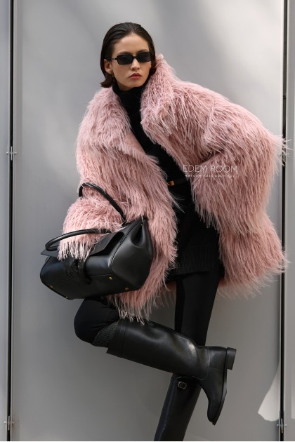 стильная шуба из эко меха под страуса