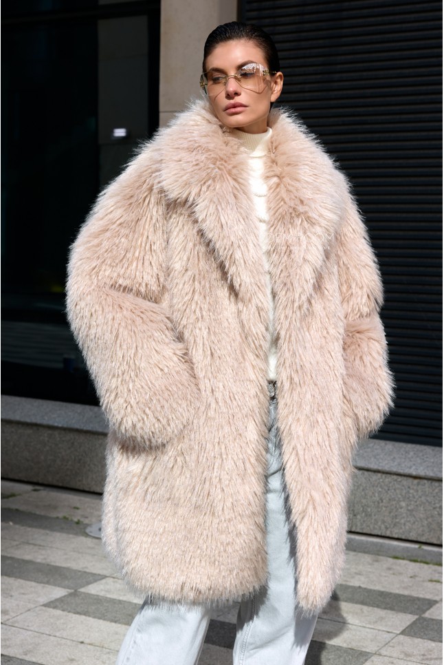 светлая шуба из эко - меха под ламу 