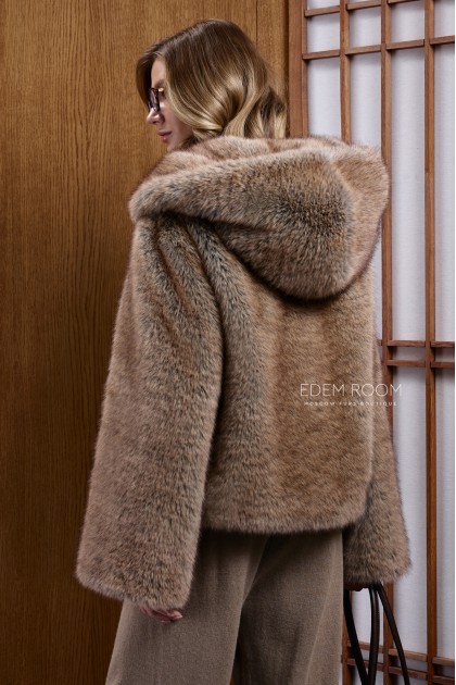 короткая шуба с капюшоном  из эко - песца