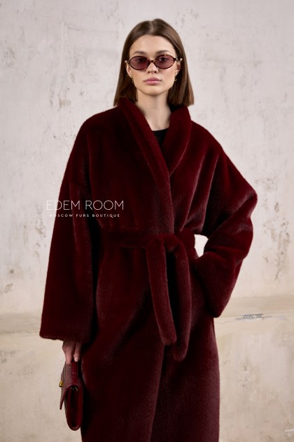 бордовая шуба из искусственного меха 
