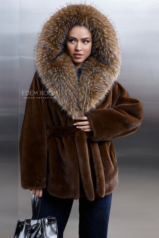 полушубок из эко меха с капюшоном