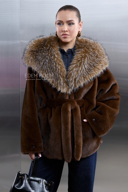 полушубок из эко меха с капюшоном