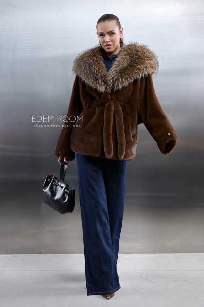 полушубок из эко меха с капюшоном