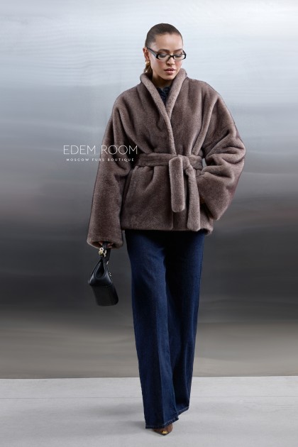  шубка из эко меха с воротником шаль