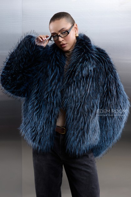 короткая шуба из эко меха под енот