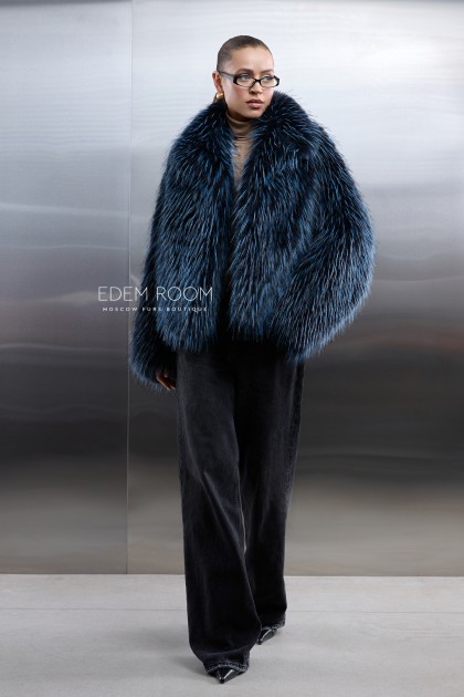 короткая шуба из эко меха под енот