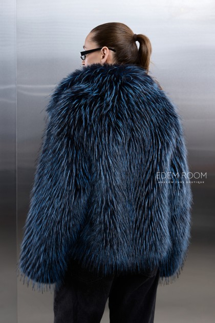 короткая шуба из эко меха под енот