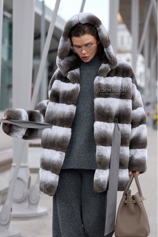 полушубок из кролика рекс с капюшоном