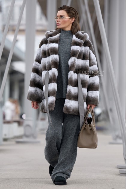 полушубок из кролика рекс с капюшоном