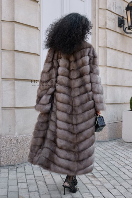 длинная шуба из куницы
