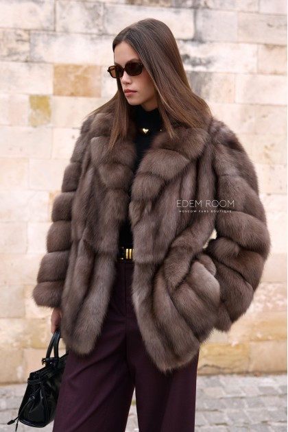 короткая шуба из куницы