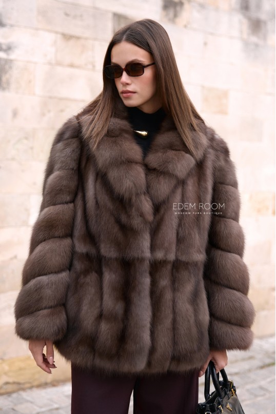 короткая шуба из куницы