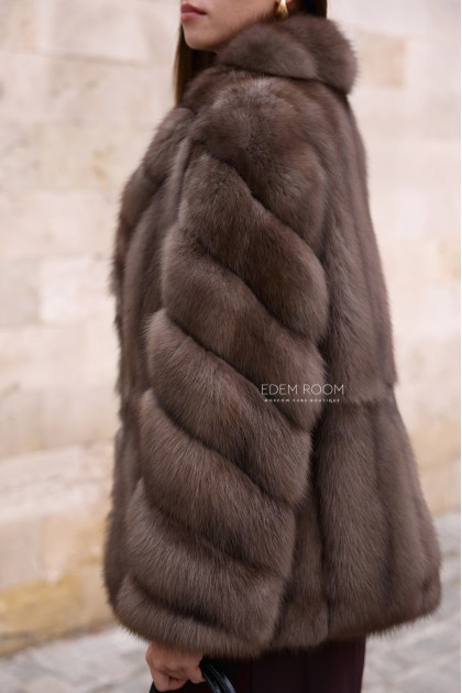 короткая шуба из куницы