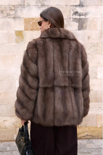 короткая шуба из куницы