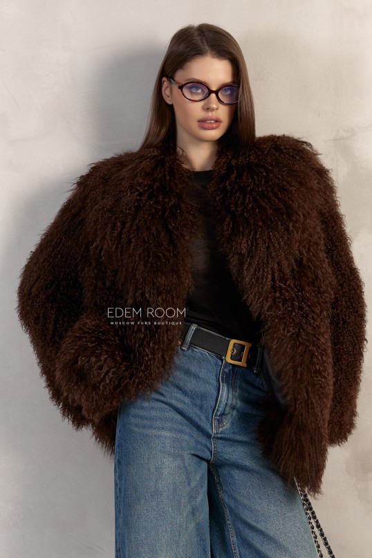 коричневая шубка из ламы
