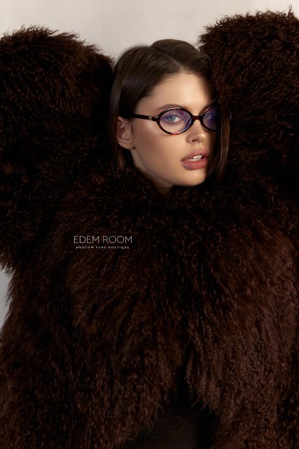 коричневая шубка из ламы