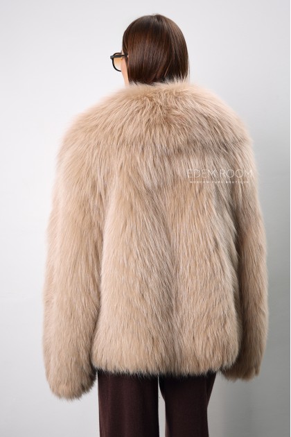 короткая шуба из лисы в росшив