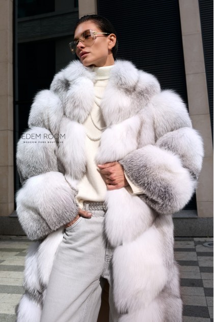 удлинённая шуба из белой лисы