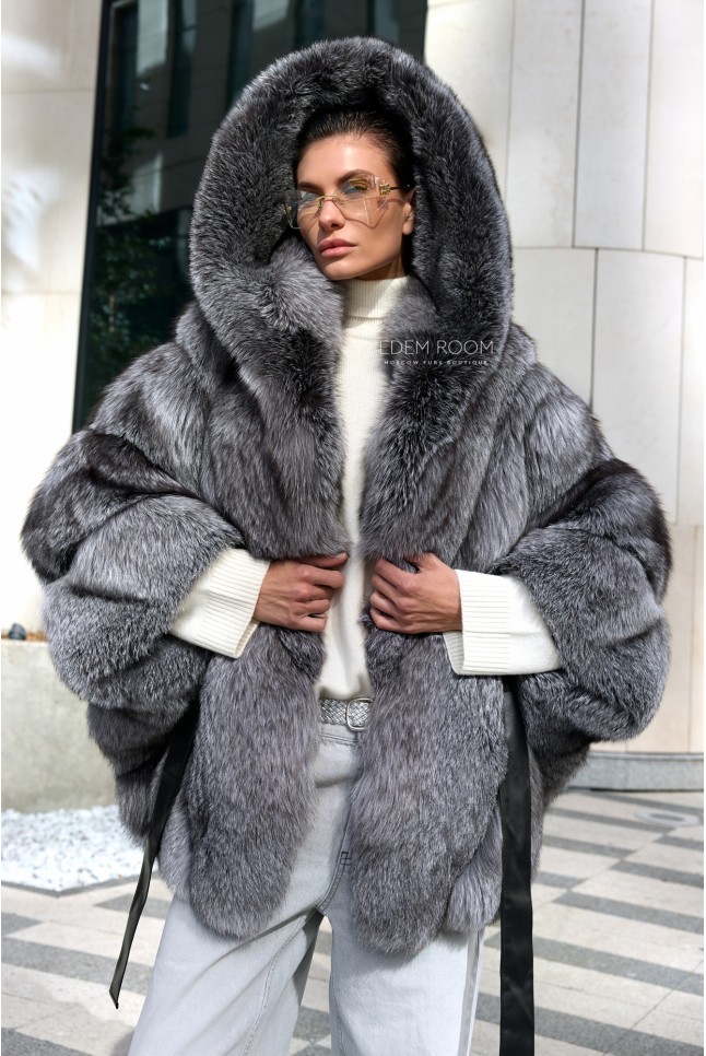 полушубок из лисы с капюшоном