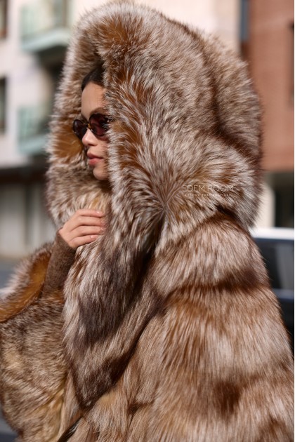 шуба пончо из лисы с капюшоном