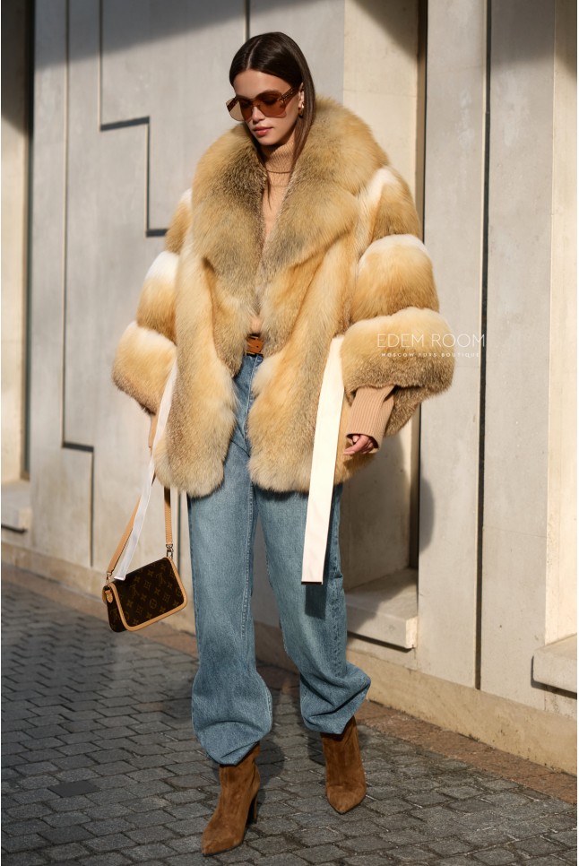 короткая шуба из лисы с поясом