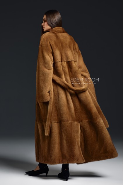 длинная норковая шуба в золотом цвета