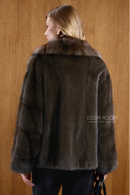 короткая норковая шуба с воротником из куницы