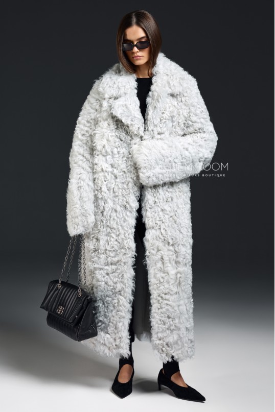 белая шуба из меха - тиградо