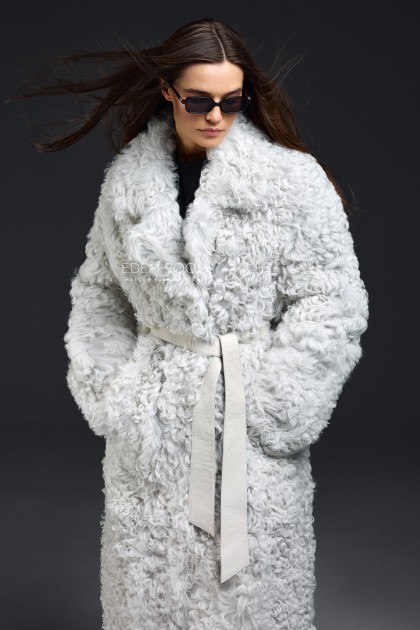 белая шуба из меха - тиградо