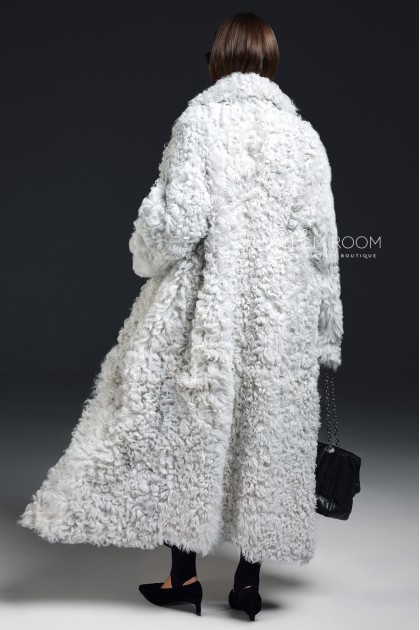 белая шуба из меха - тиградо