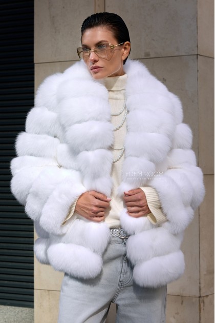 белый полушубок из меха песца