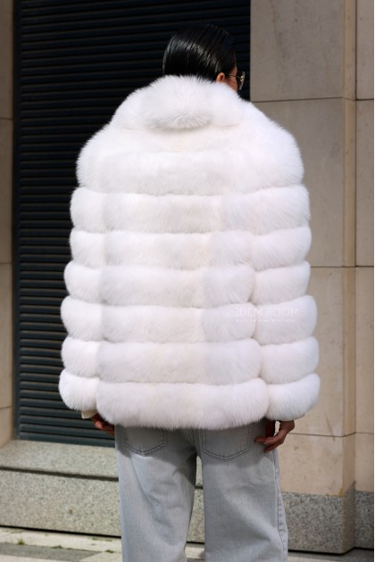 белый полушубок из меха песца