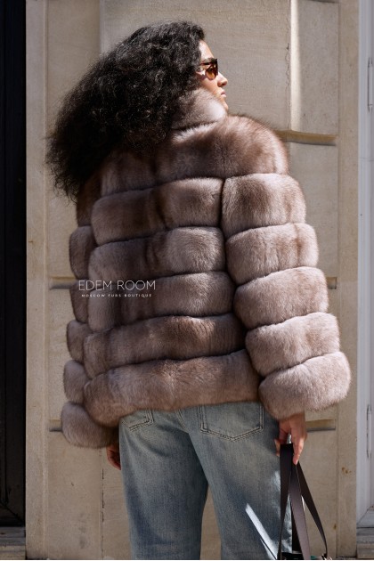 короткая шуба из меха песца