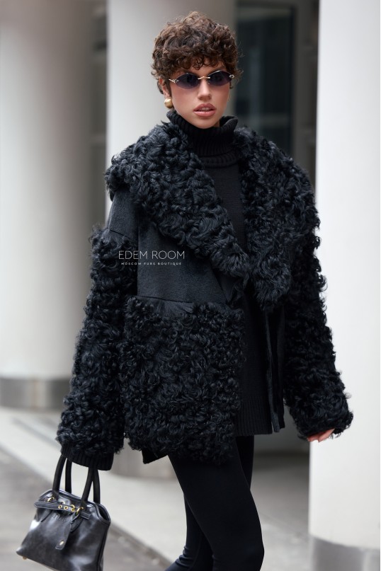 короткая шубка - дублёнка с капюшоном