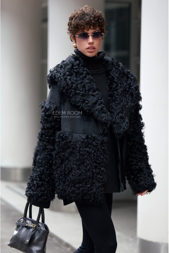 короткая шубка - дублёнка с капюшоном