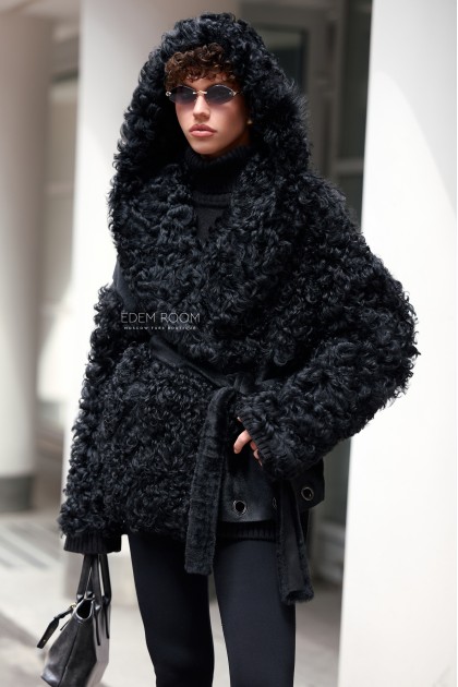 короткая шубка - дублёнка с капюшоном