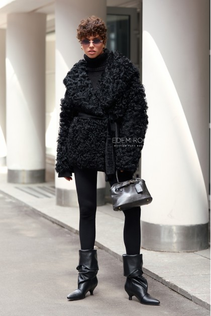 короткая шубка - дублёнка с капюшоном