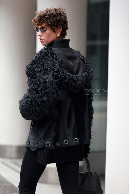 короткая шубка - дублёнка с капюшоном