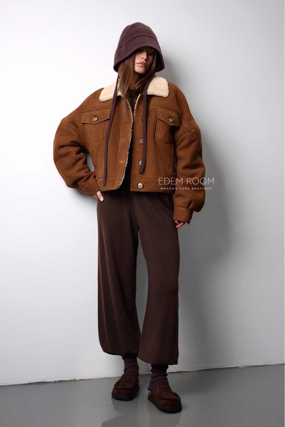 стильная короткая дублёнка