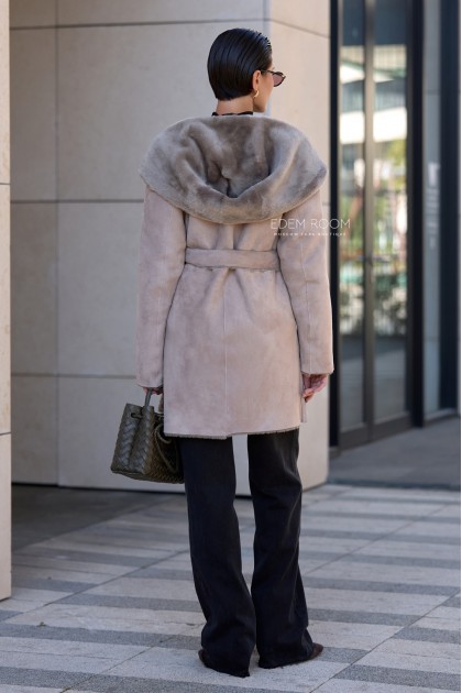 укороченная дублёнка с капюшоном