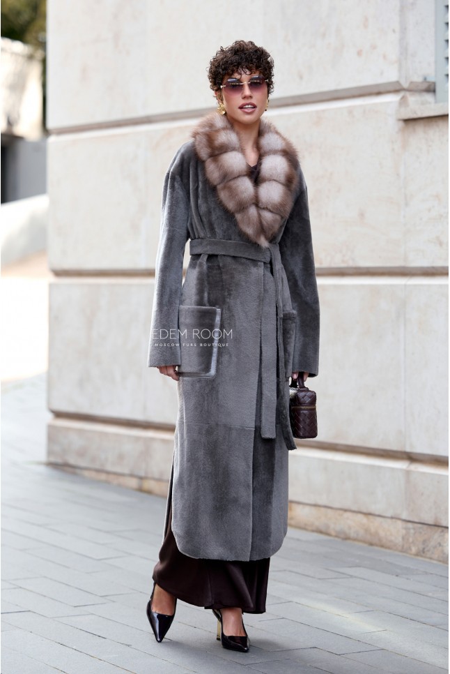 женская дублёнка с воротником из куницы