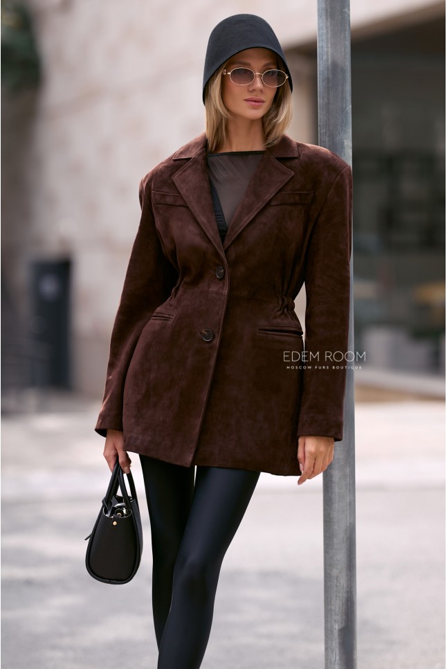 приталенный пиджак из замши