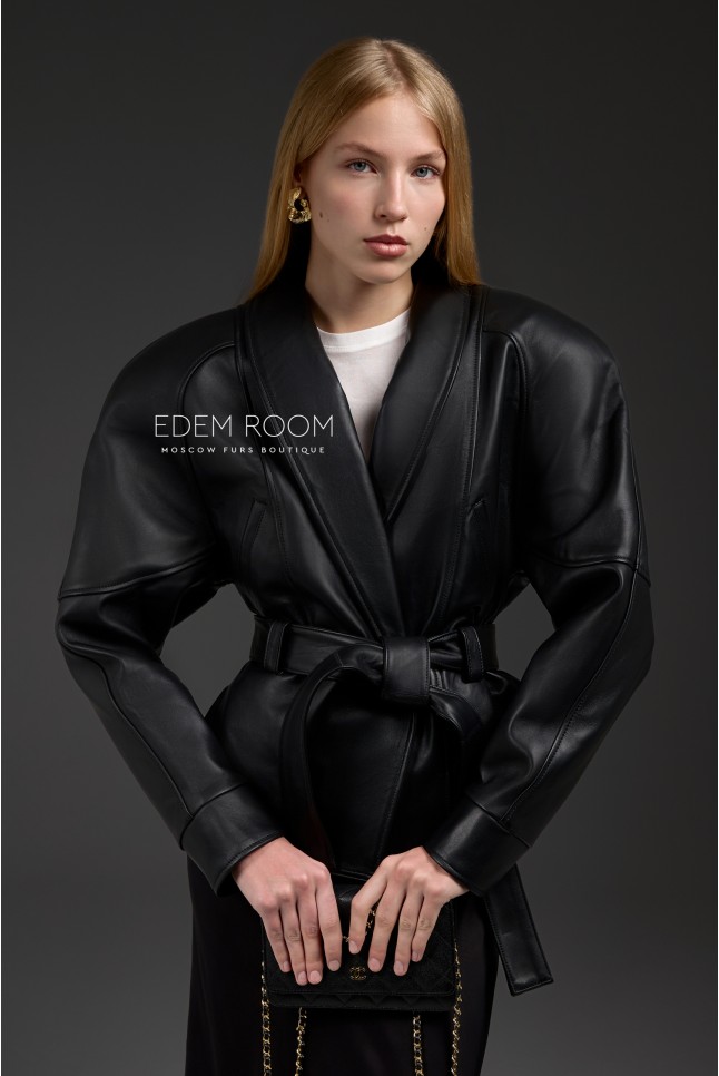 кожаная куртка с большими плечами