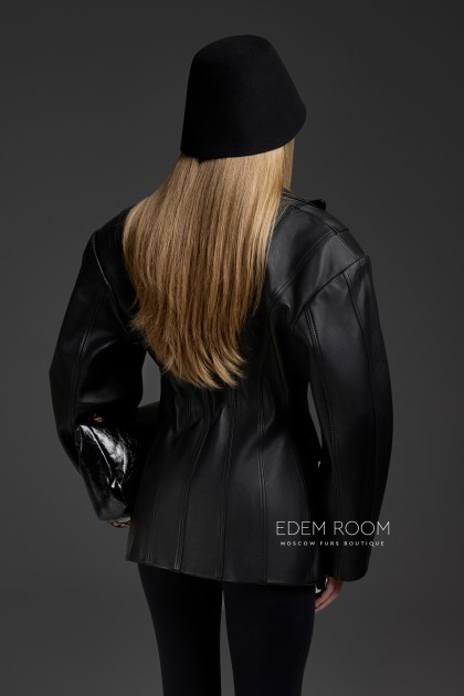 кожаный пиджак с плечами