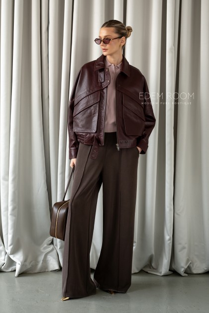 кожаная куртка в цвете бургундия