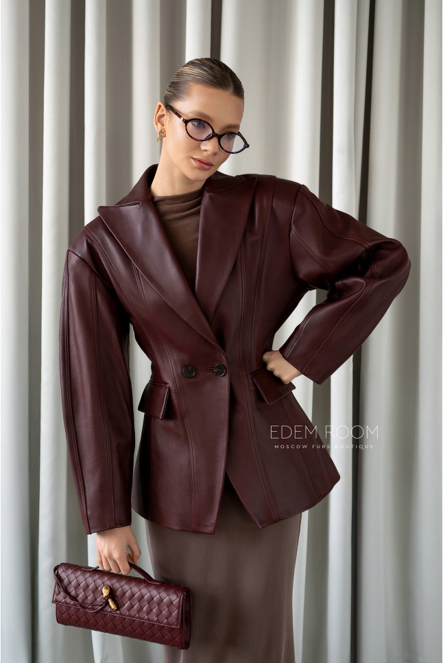 приталенный кожаный пиджак