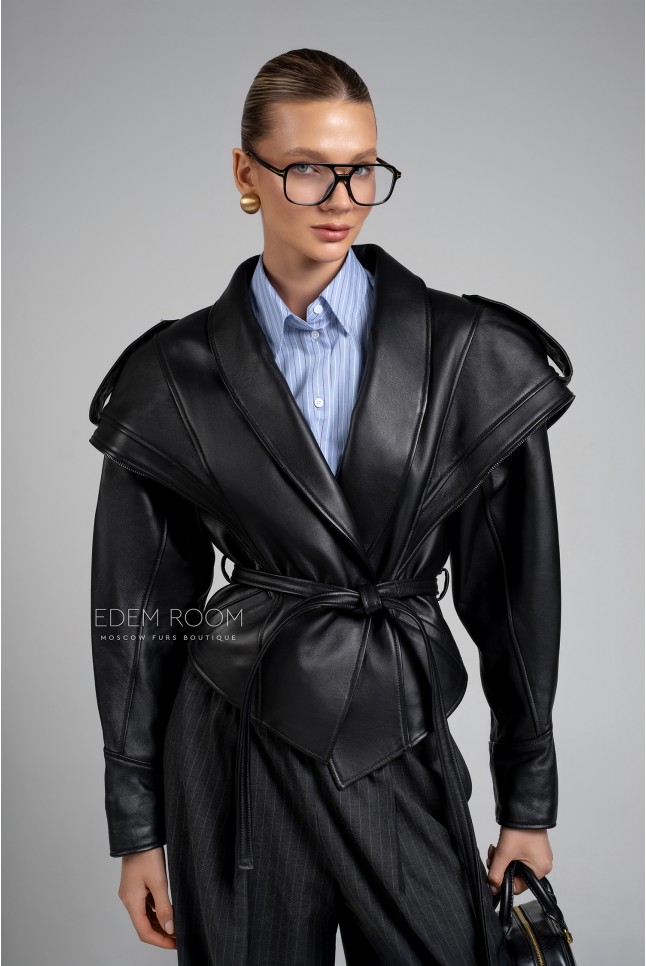 кожаная куртка с плечами