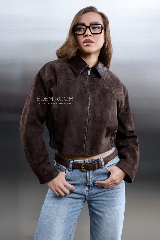 укороченная замшевая куртка