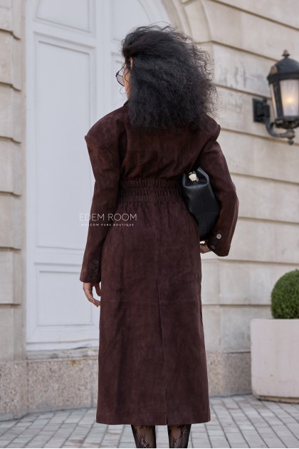 приталенный замшевый плащ