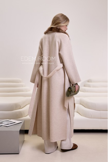 длинное пальто с мехом куницы